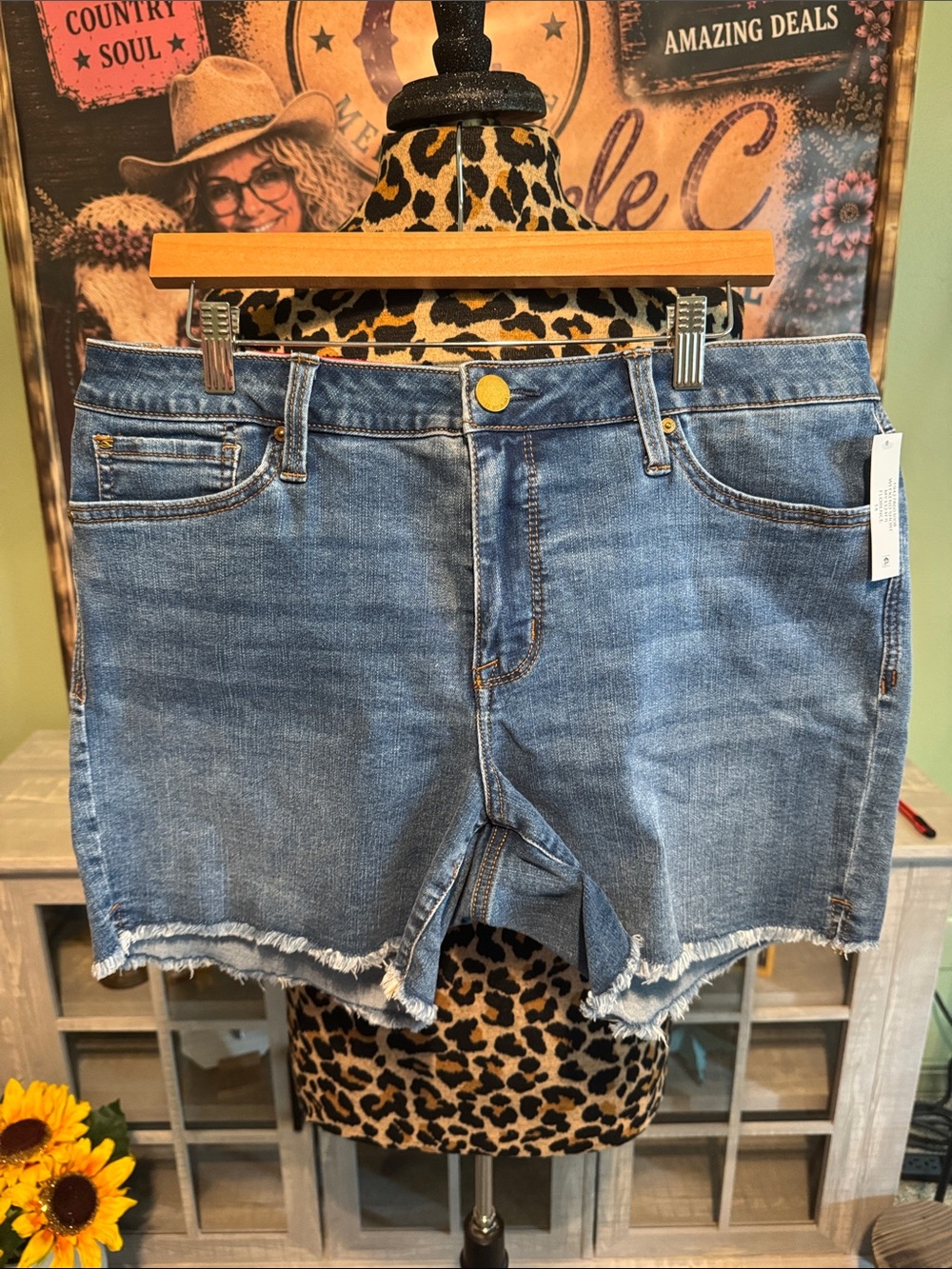 NWT Seven Frayed Hem Light Wash Denim Shorts - Sz 14